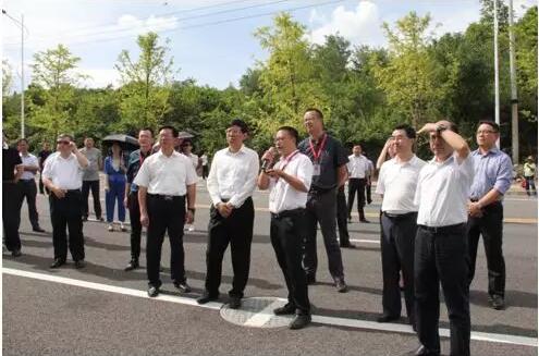 J9九游会AG真人官网大健康医药产业园迎来贵阳市半年经济工作会现场观摩组.jpg
